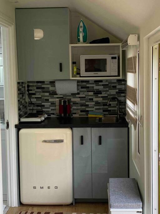 Charming Private Guest House Энфилд Экстерьер фото