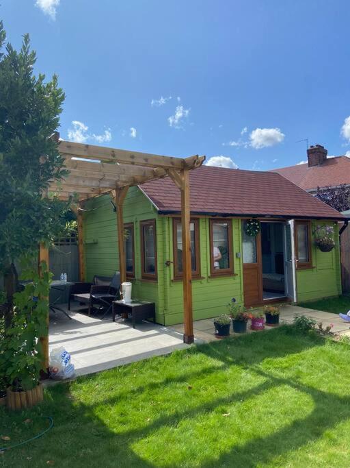 Charming Private Guest House Энфилд Экстерьер фото
